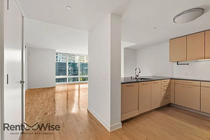 301 Mission St #15E — Photo 4