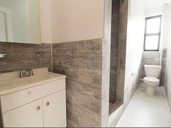 3rd image of 3206 29th St APT 2D