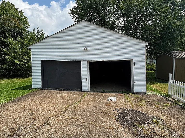 1635 Claudia Ave — Photo 13