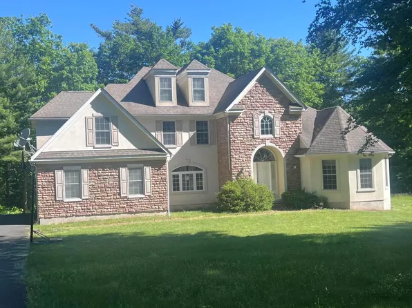 371 Joanne Ct, Bartonsville, PA 18321