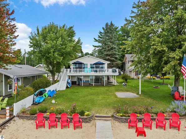 371 W Driftwood Dr, Lake City, MI 49651