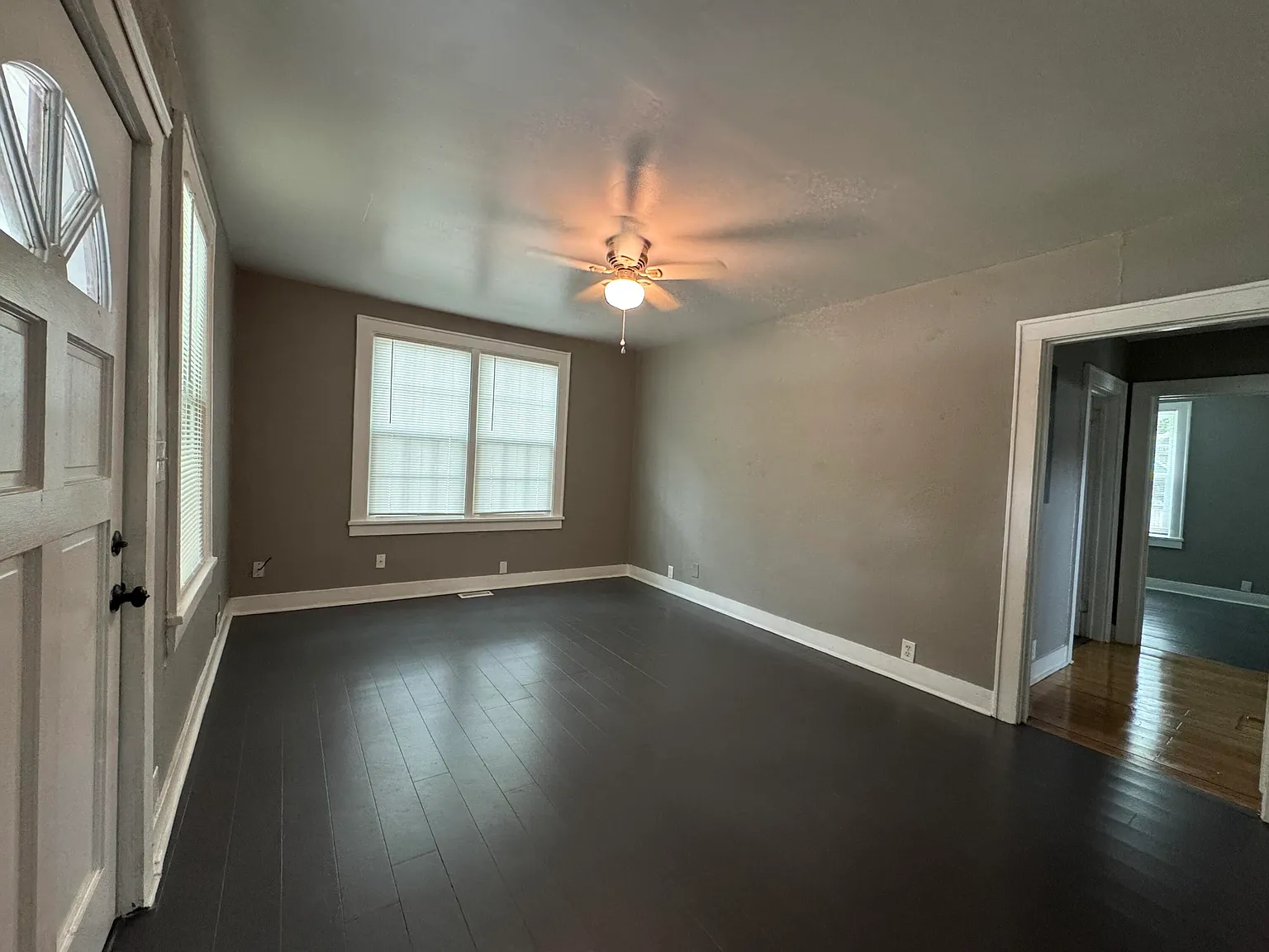 3 bed, 1.0 bath, 900 sqft, $1,950 — Photo 2