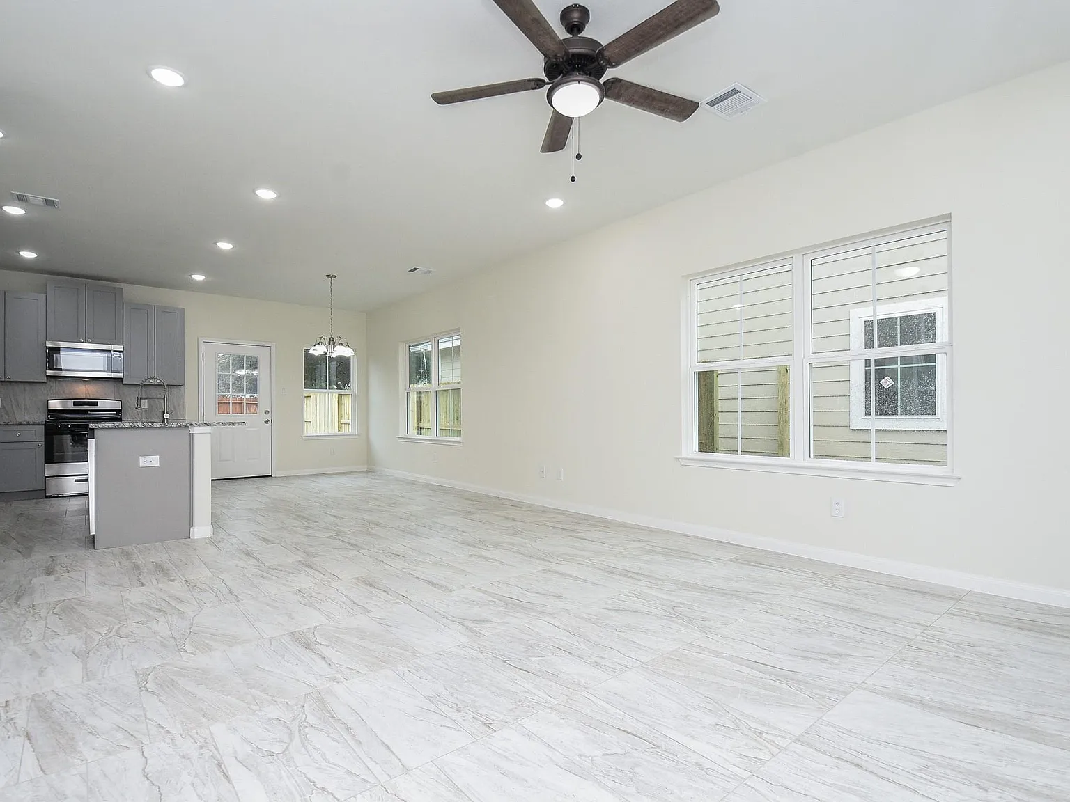 4 bed, 2.5 bath, 1774 sqft, $2,200 — Photo 4