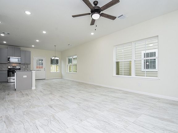 4th image of 2807 Topiary Ln