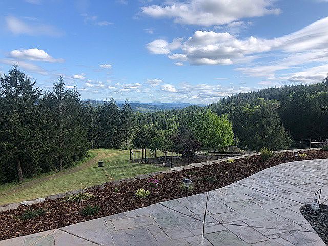 2nd image of 386 Hidden Meadows Ln