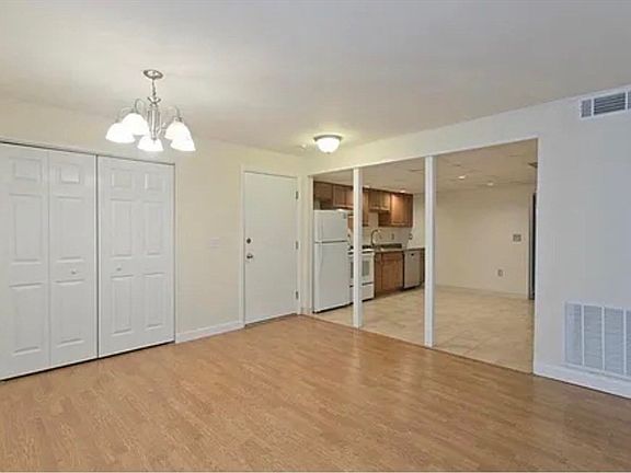 4th image of 16 Shadowbrook Ln APT 14