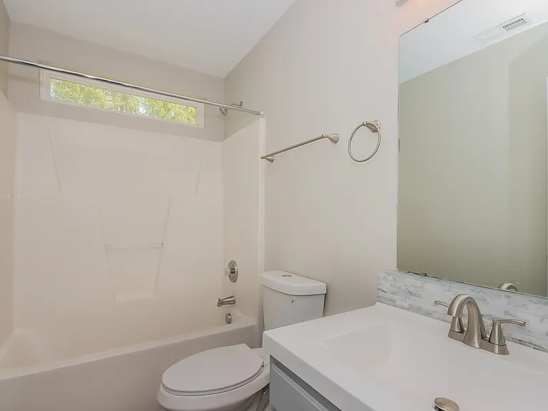 142 Hampshire Dr — Photo 14
