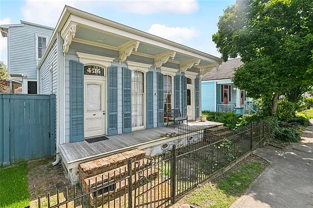 4518 Laurel St — Photo 2