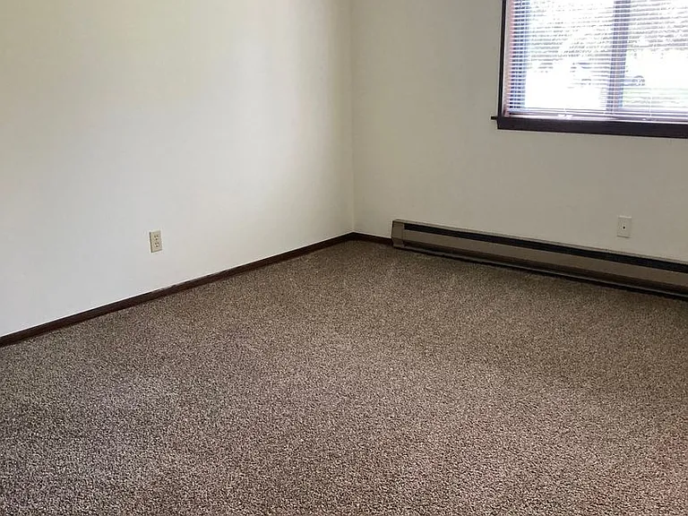 1320-1322 W Meadows Dr — Photo 23