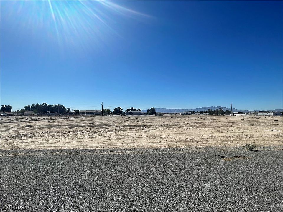 1st image of 391 W Patricia Ave