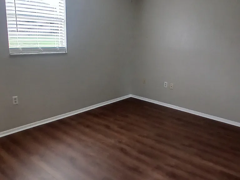 1374 Giles Ave — Photo 11