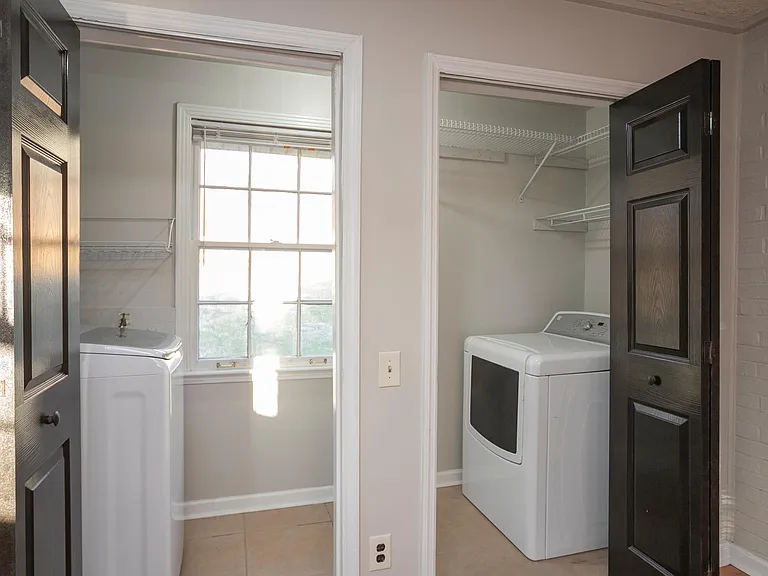 610 Ashley Ct — Photo 36