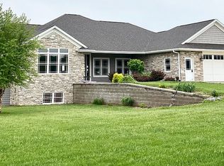 18502 223rd St, Manchester, IA 52057