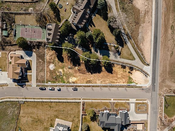 5th image of 120 E Magnolia Ln