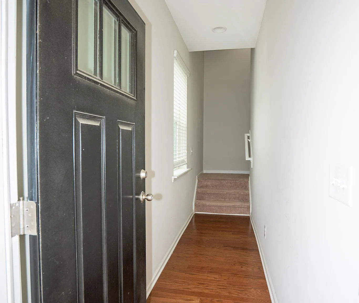 4 bed, 3.5 bath, 2347 sqft, $2,345 — Photo 2