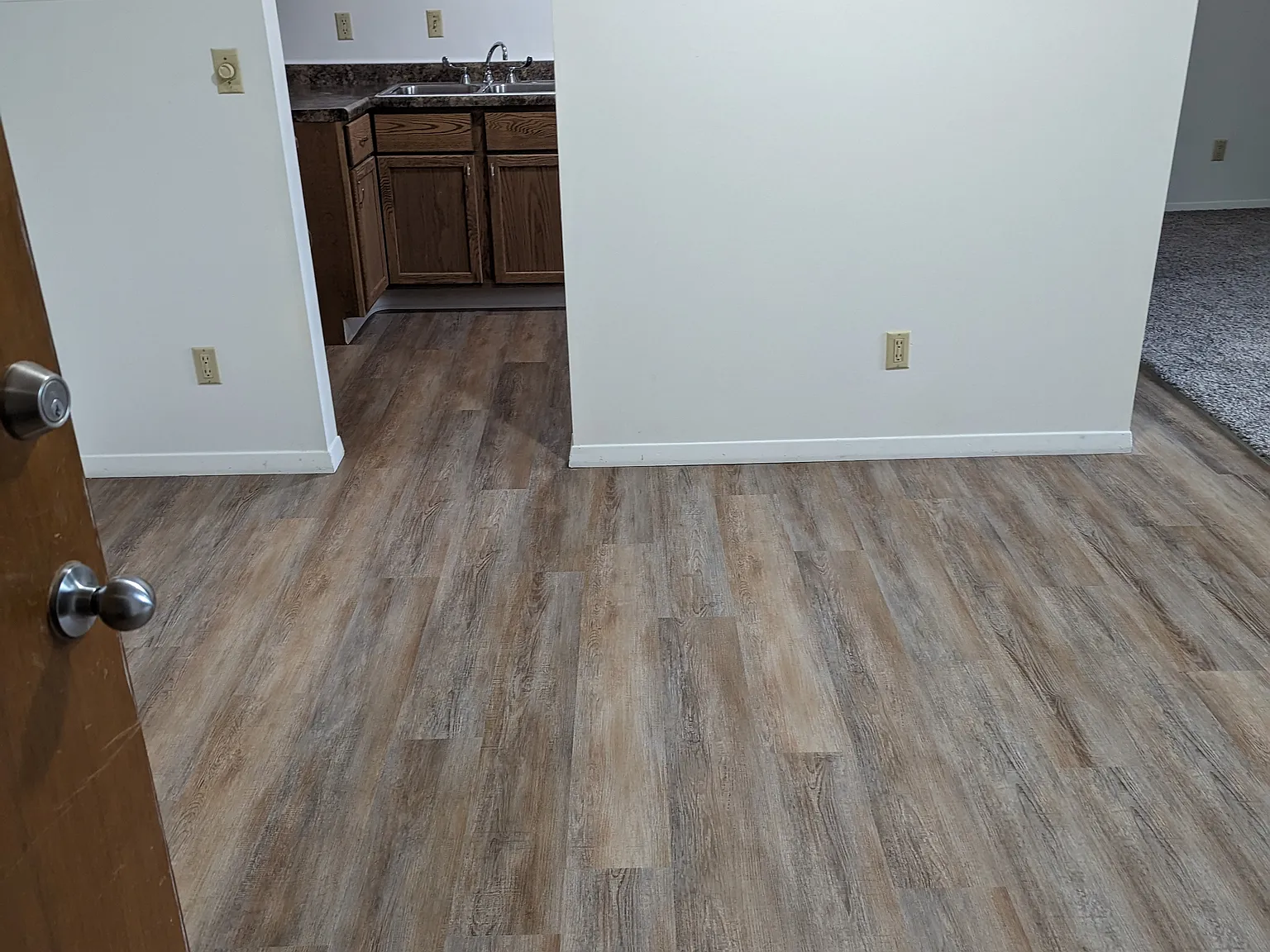 450 S Saint Bernard Dr — Photo 2
