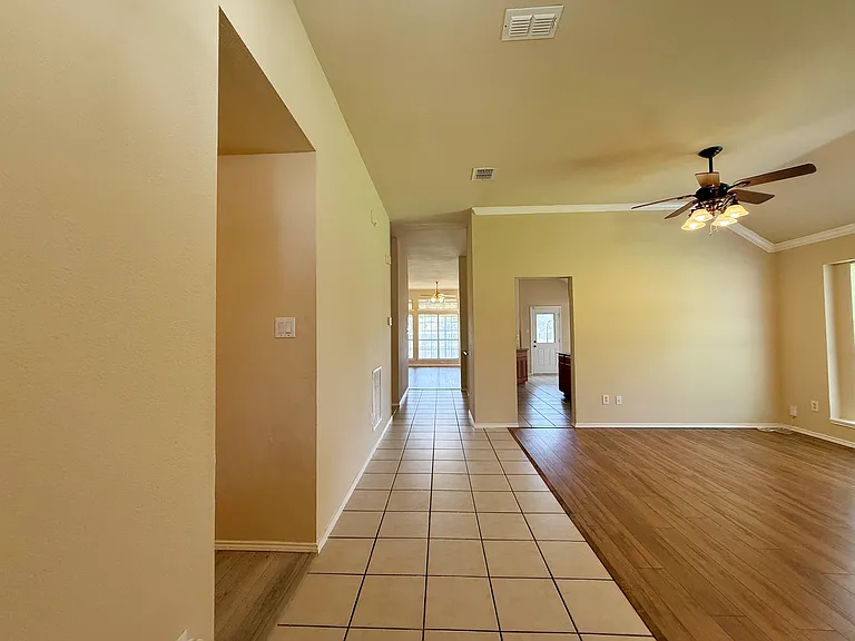6000 Arlington Dr — Photo 5