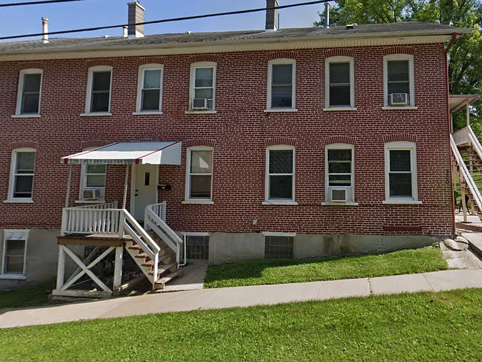 572 W 5th St