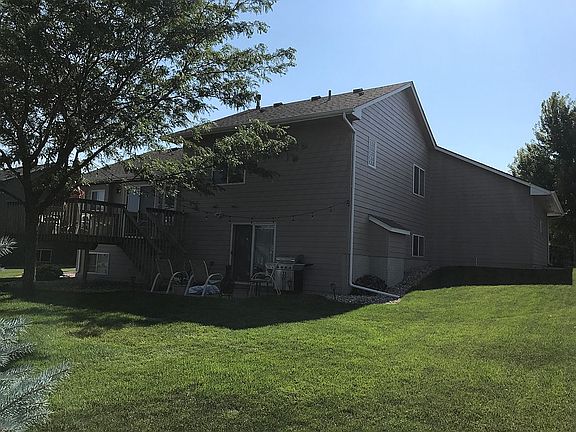 Multi-level (4), walkout.