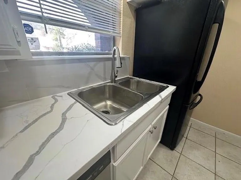 5921 Arncliffe Dr #5921 — Photo 4