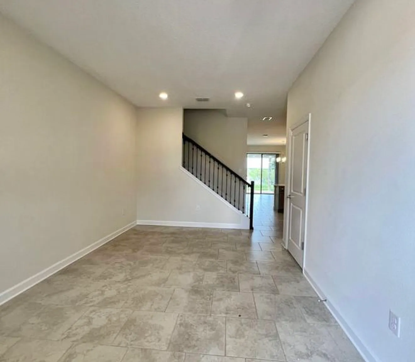 3 bed, 2.5 bath, 1898 sqft, $2,100 — Photo 2
