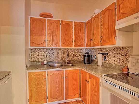 3rd image of 100 Common St APT 3