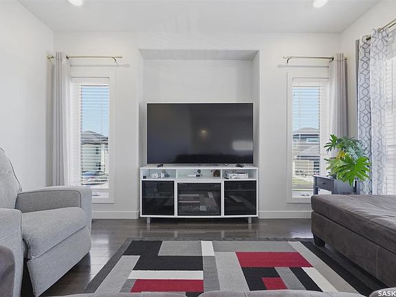 5th image of 202 Bentley COURT