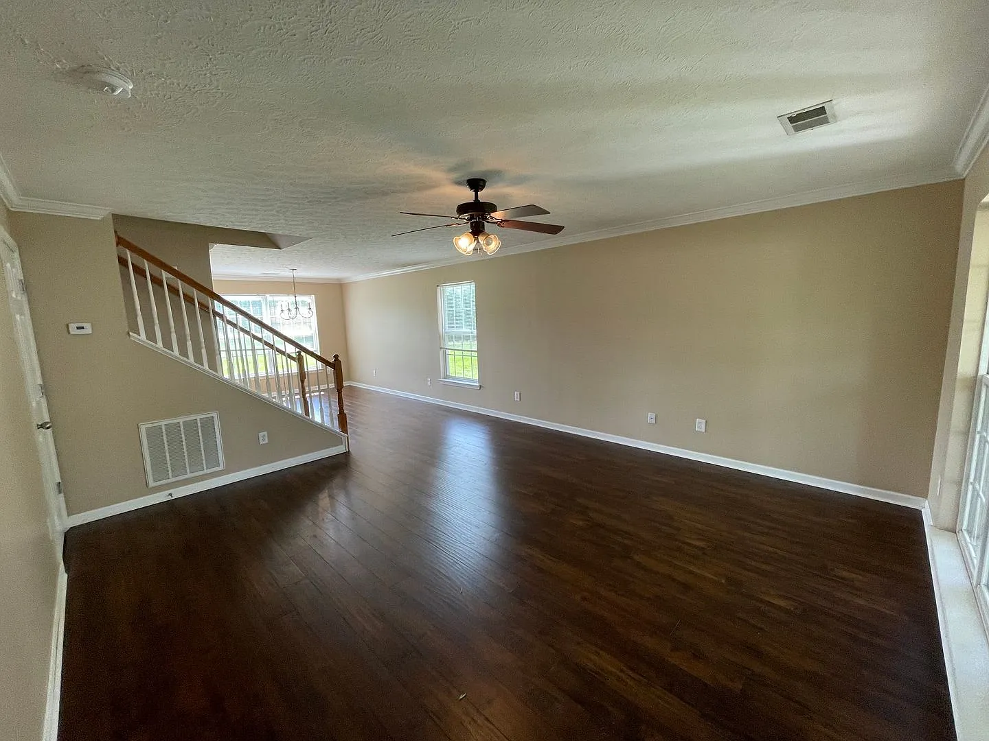 Spring Hill Gem in a Wonderful Location! — Photo 3