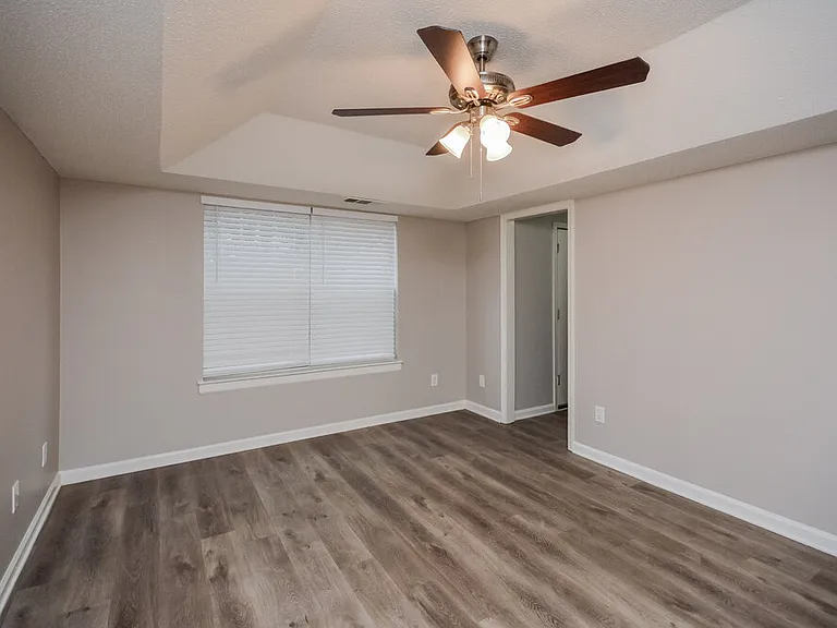 5490 Northcut Dr — Photo 5