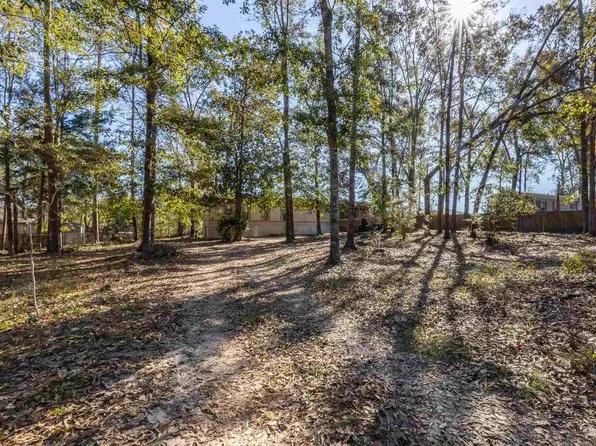 910 Brookhills Dr, Cantonment, FL 32533