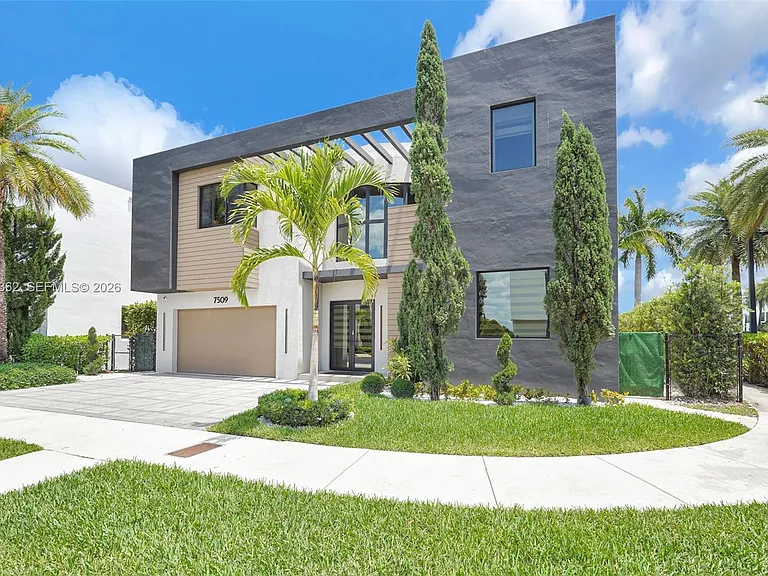 7509 NW 99th Ave — Photo 4