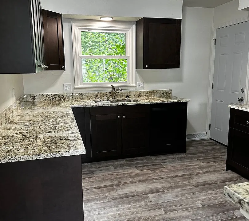817-837 Arlington Ct