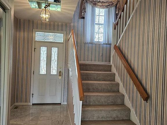 4th image of 128 Knollwood