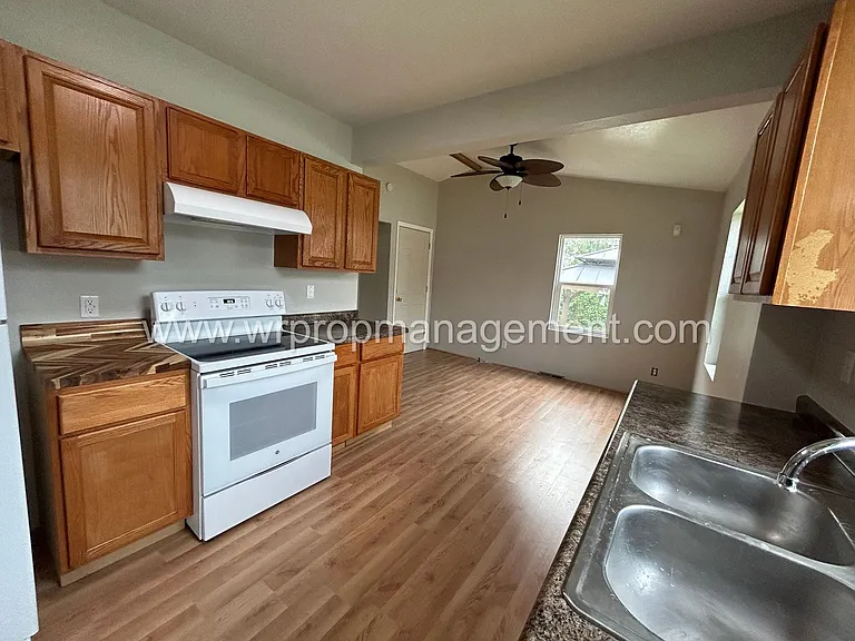 1024 Elysian Ave — Photo 5