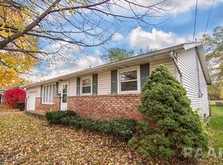 2004 Lighter St, Pekin, IL 61554