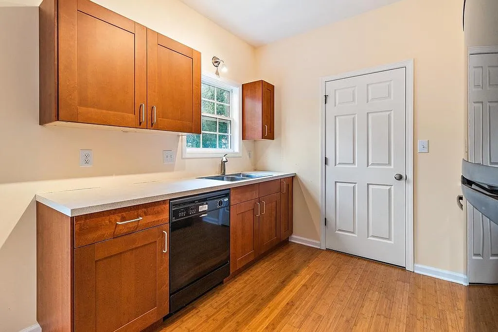 2 bed, 2.5 bath, 1272 sqft, $1,300 — Photo 4