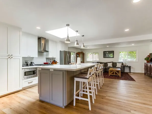 351 Village Run E, Encinitas, CA 92024