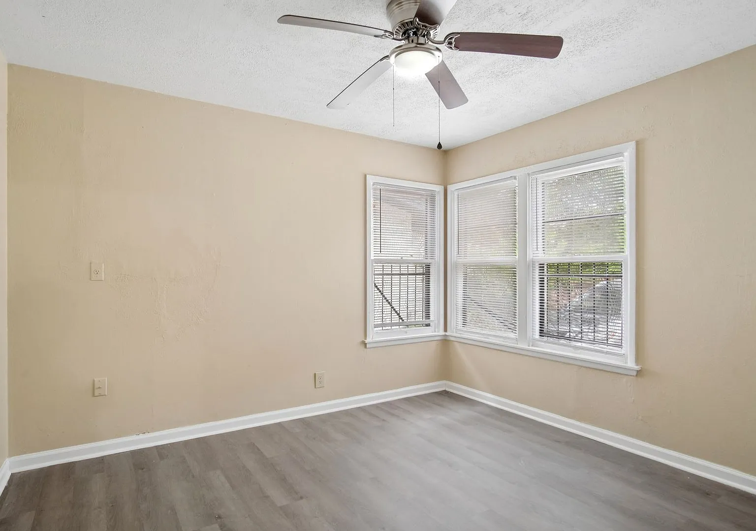 Close to Local Amenities and Downtown — Photo 4