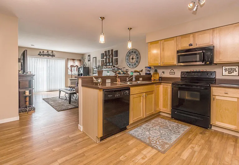 Vantage Flats Apartments — Photo 3