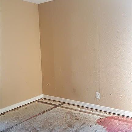 3rd image of 4905 Vinetta Dr
