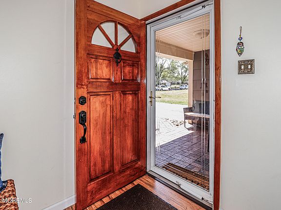 3rd image of 19 Steward Ln