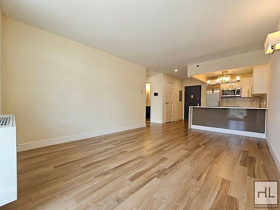 3rd image of 803 Elsmere Pl APT 1