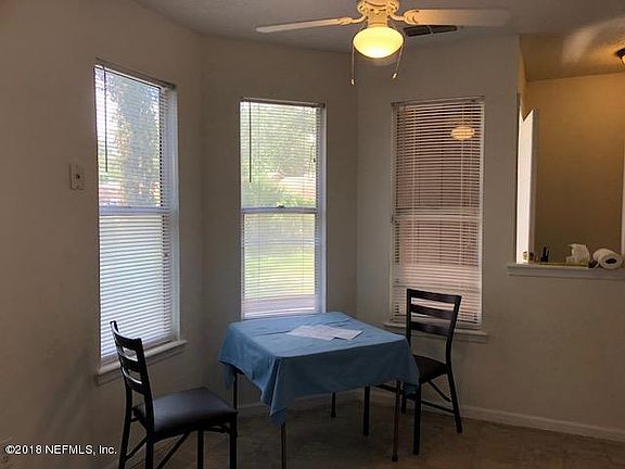 2nd image of 1060 Willow Cove Ct W