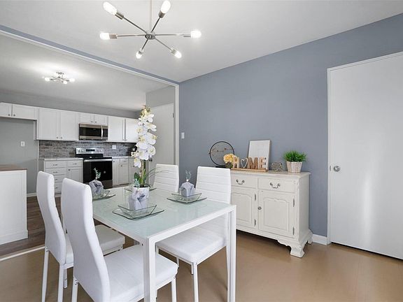 5th image of 10441 Saint Ann Ln