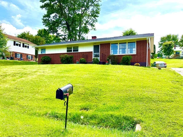 106 Oaklawn Ave, Galax, VA 24333