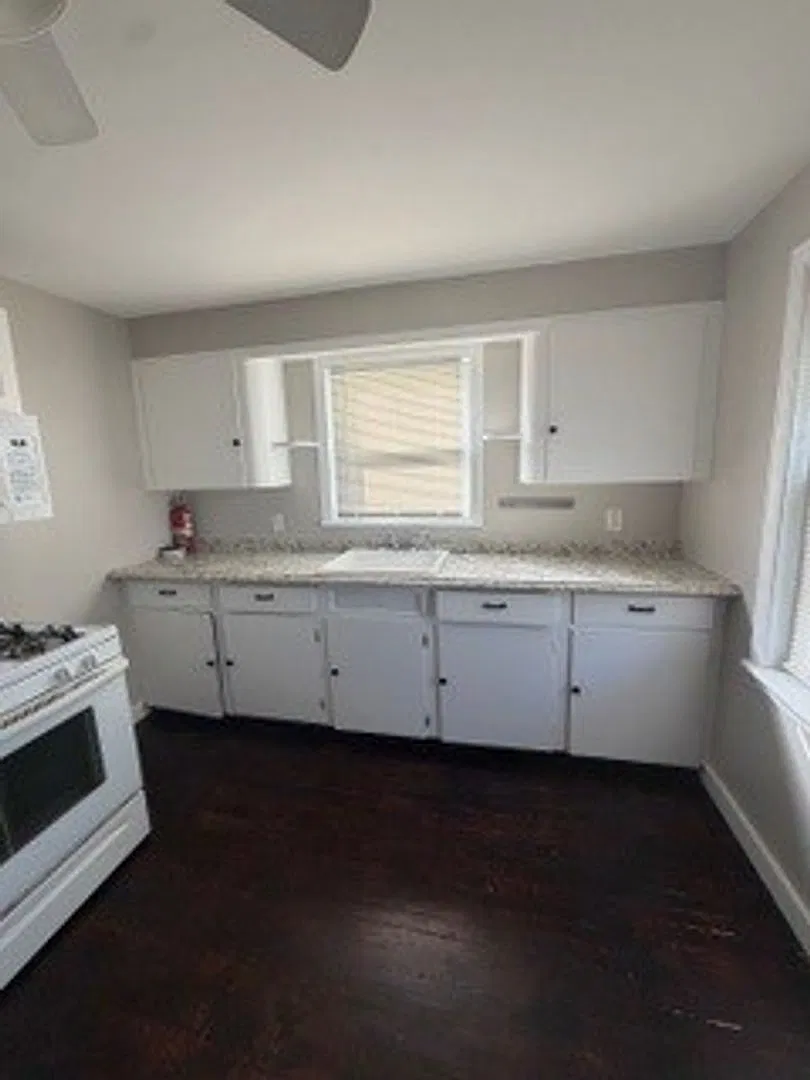 Charming 3-bedroom Home — Photo 2