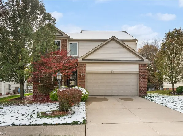 690 Andover Cir, Broadview Heights, OH 44147
