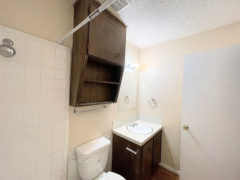 1526 Leader Dr — Photo 27