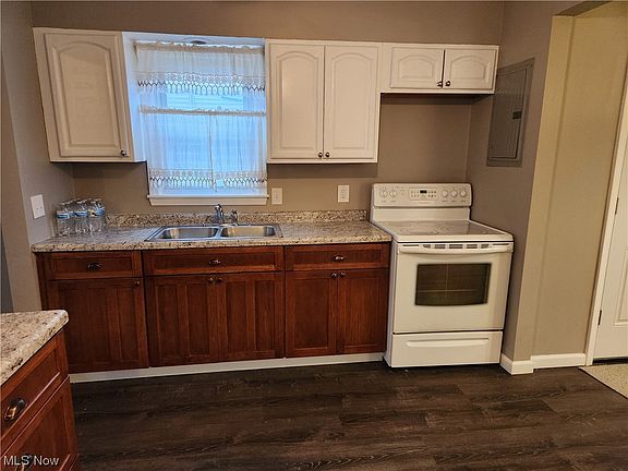 5th image of 15922 Eleanore Dr