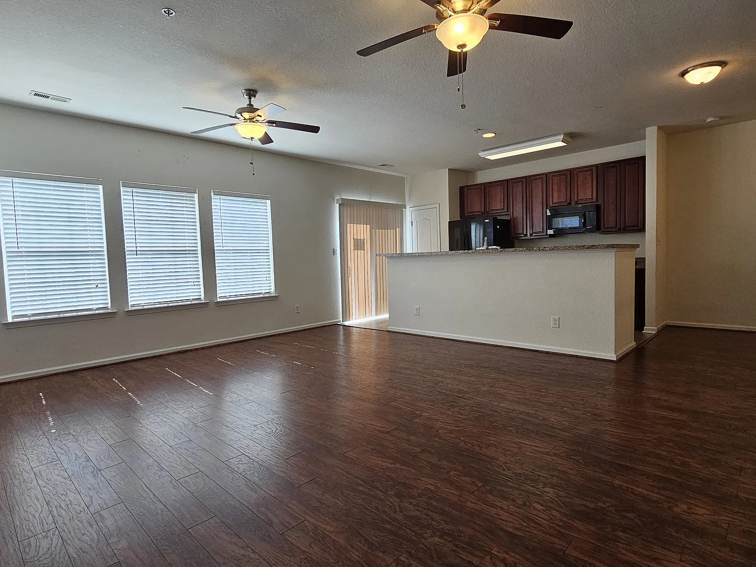 2 bed, 2.5 bath, 1480 sqft, $2,350 — Photo 2